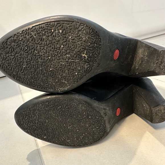 Lightly worn (handful of times) black Camper size 36 heeled boots. - Picture 2 of 5